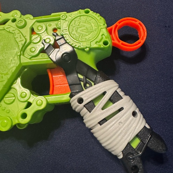 Nerf Zombie strike Alternator Blaster Tested Other Nerf Blasters Listed - Picture 6 of 13